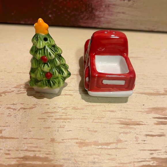 Red Truck Salt and Pepper Shakers - Picture 6 of 9